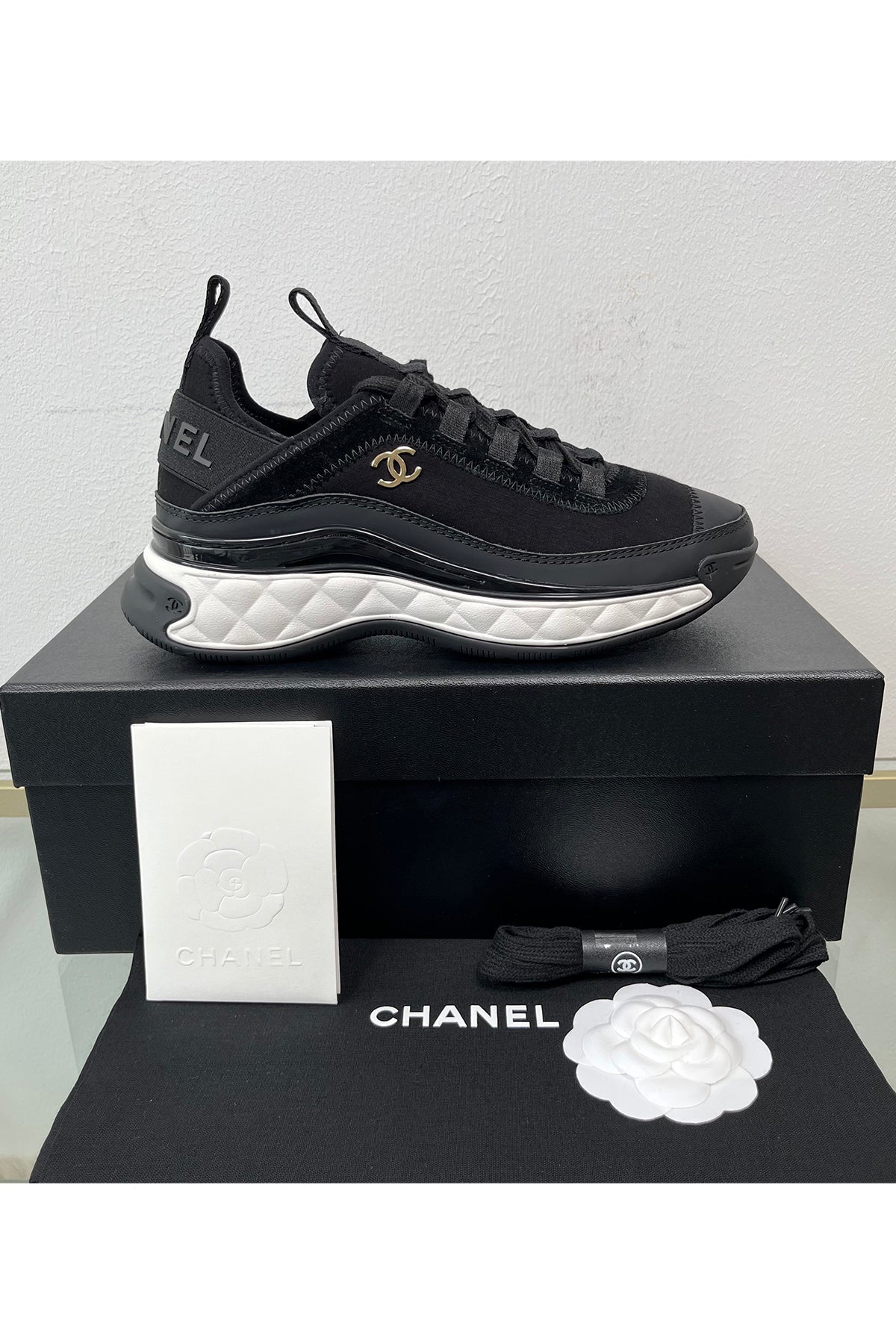 106042 Women Shoes - 24HEARTZ