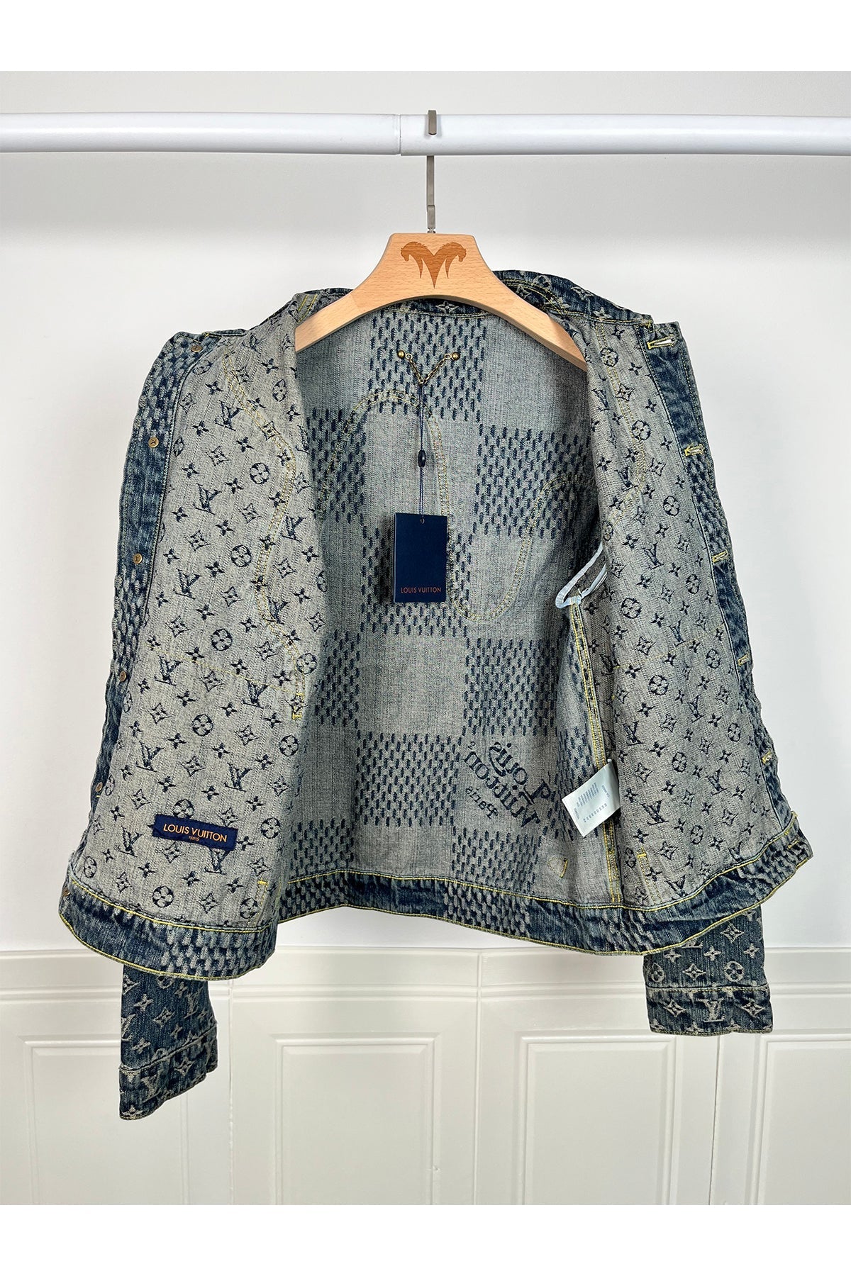 108067 Women Jackets - 24HEARTZ