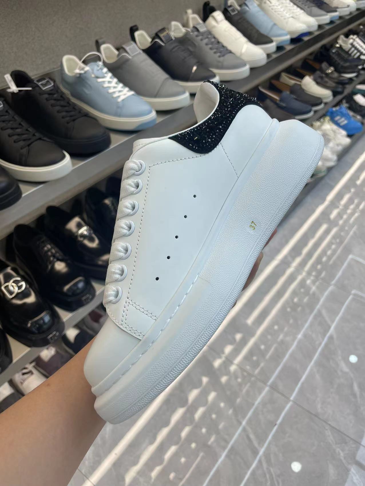 109341 Women Shoes - 24HEARTZ