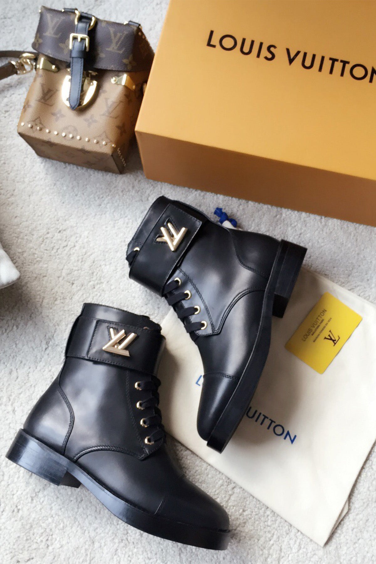 49988 Women Shoes - 24HEARTZ