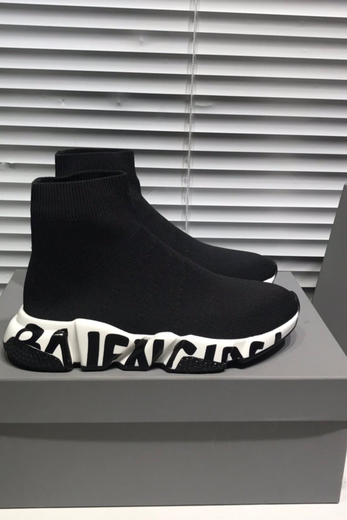 54746 Women Shoes - 24HEARTZ